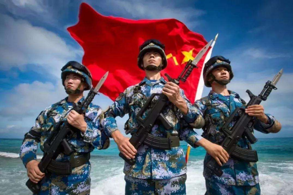 明明有两名士兵站岗,为何只给一名配枪?24年前血的教训太深刻