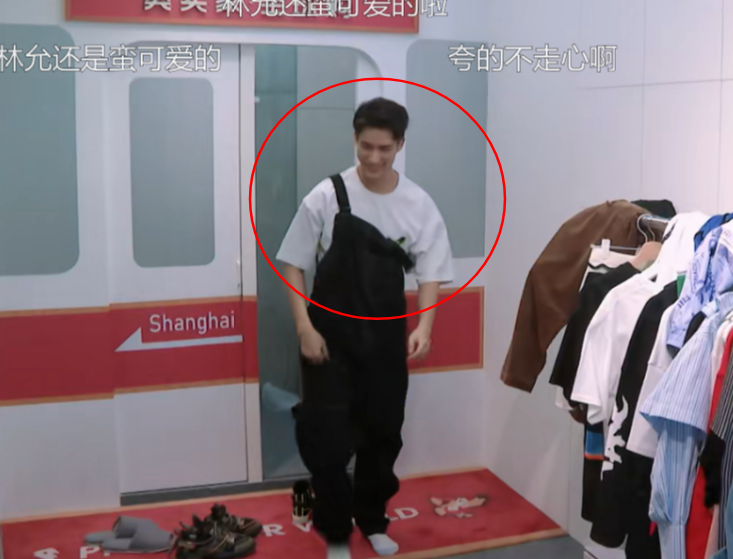 一直觉得米卡很眼熟直到回顾潮流合伙人后那时候他好帅