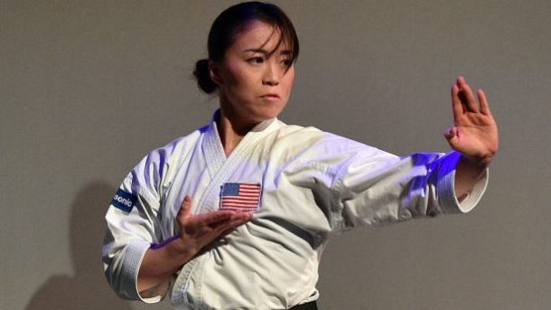 武术冠军也被打!日本空手道美女大师在美国被男子袭击