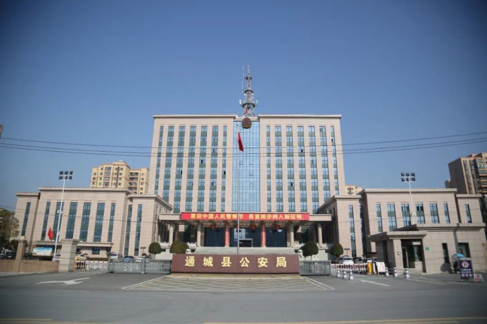 咸宁警方成功捣毁3个窝点抓获19名男女