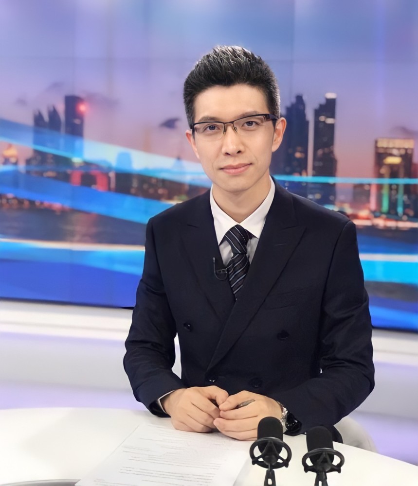 朱广权从高考失利到央视段子手终厚积薄发42岁头发灰白