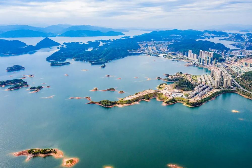 4,地理环境【位置境域】浙江千岛湖国家森林公园位于杭州—千岛湖