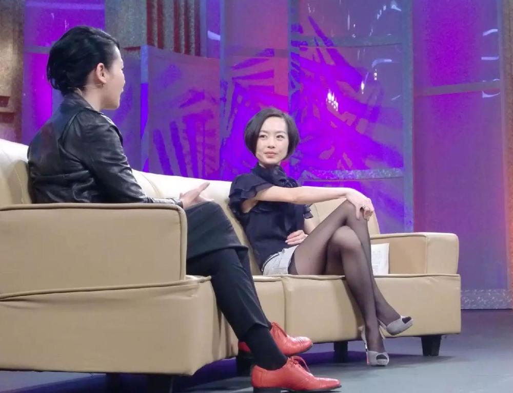 同为明星访谈鲁豫是在和朋友聊天易立竞是在审问嫌疑人