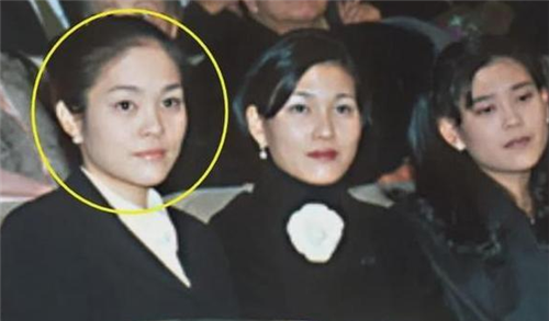 三星小公主李尹馨:颜值出众身价上亿,26岁