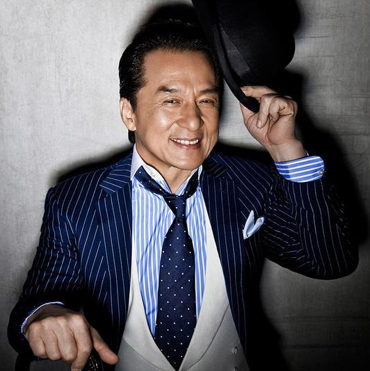 真本事,你说再多,人家也还是瞧不起你,所以他什么也没说,直接找来伍刚