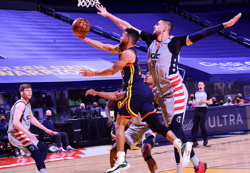 3分惜败！NBA刺激一战：勇士爆大冷，遭3＋1绝杀，库里空砍32分