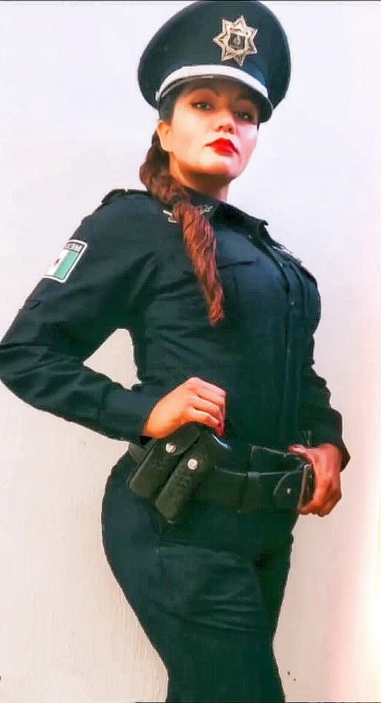 美艳女警察拦下可疑出租车车上下来两名壮汉将她乱枪射杀