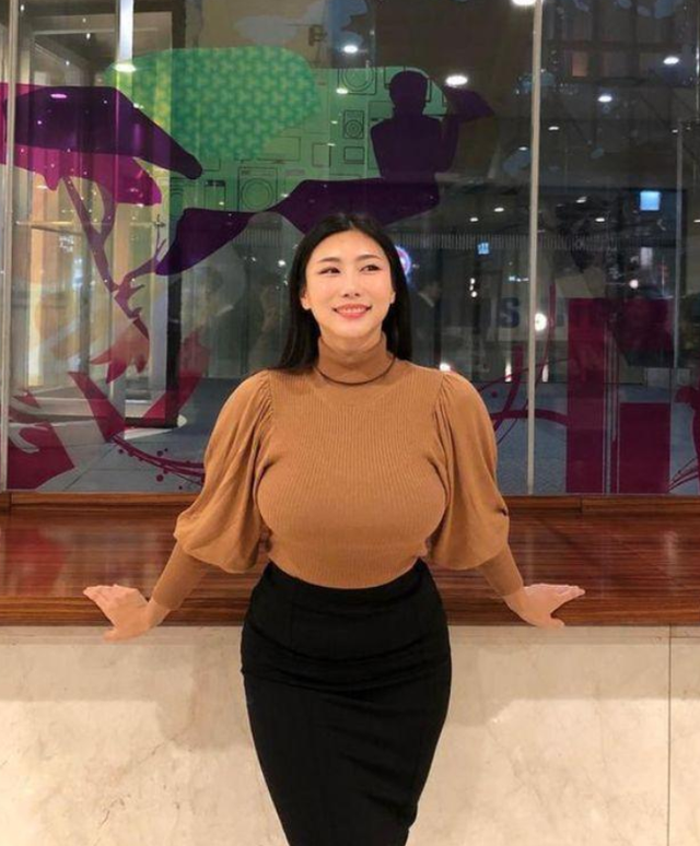 50岁阿姨被20岁小鲜肉倒追坦言运动让她走向人生巅峰