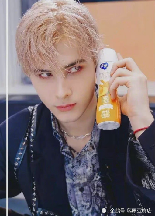 都在讨论利路修新发色谁注意他的鼻头跟下巴不愧是天生爱豆