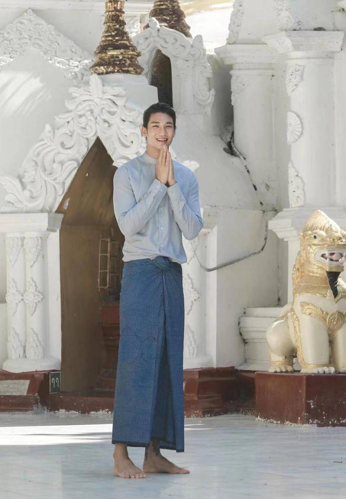 图片:paing takhon脸书除用法律惩罚异议者,军方还试图毁掉明星们的