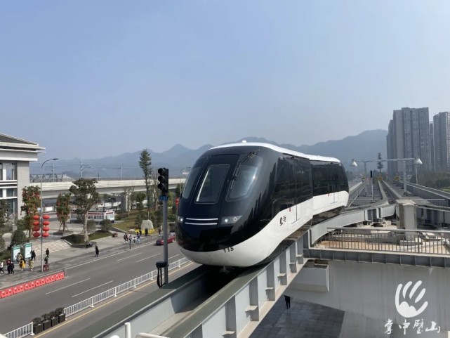 全球首条无人驾驶重庆璧山云巴有轨电车正式开通运营了