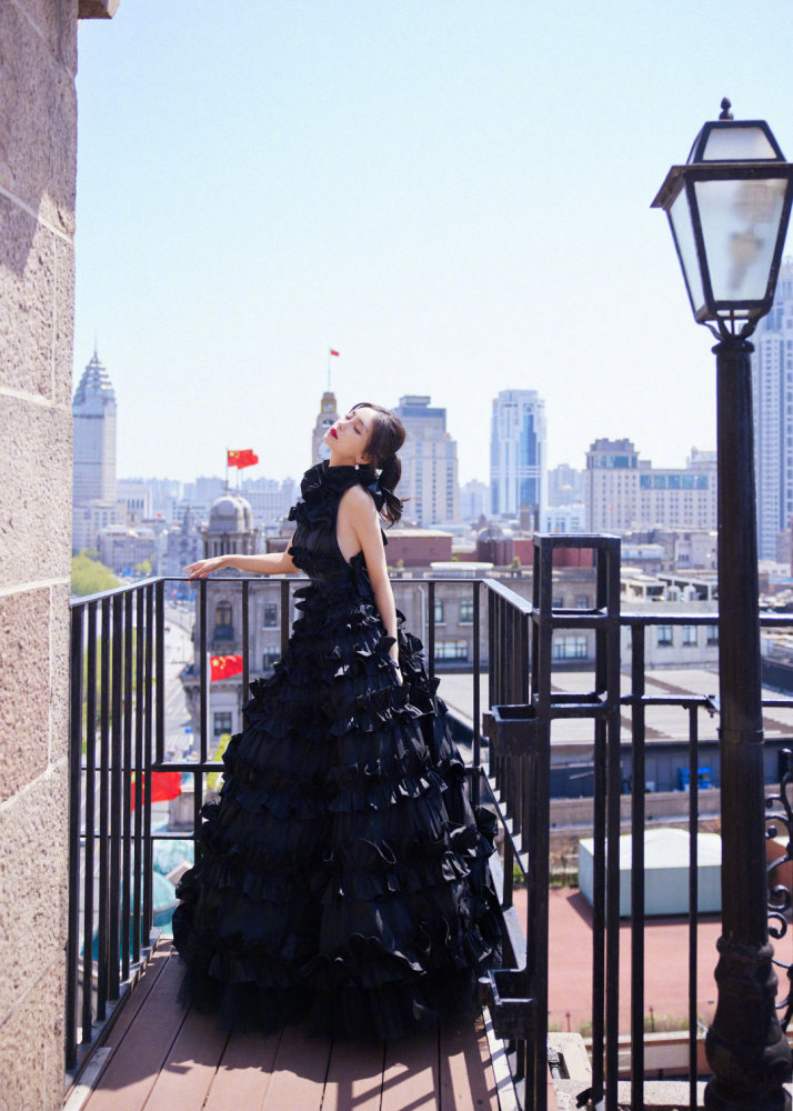 angelababy黑玫瑰波边裙