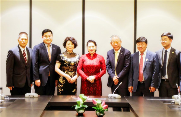 严介和:因生二胎丢掉"铁饭碗,二胎儿子长大后挣上千亿回馈他