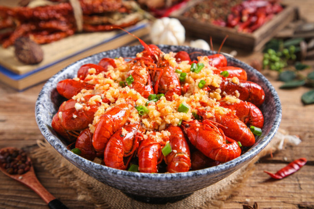 这才是蒜蓉小龙虾的正确做法蒜香浓郁超美味比外面的干净多了