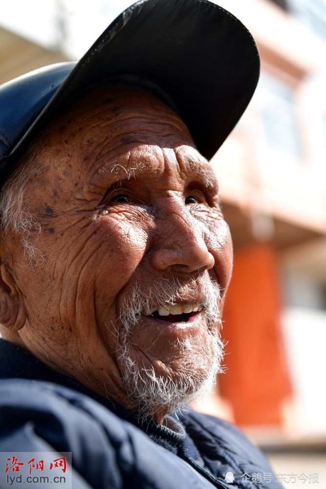 洛阳100岁老人朱仁保:"电影村"里的老木匠_腾讯新闻