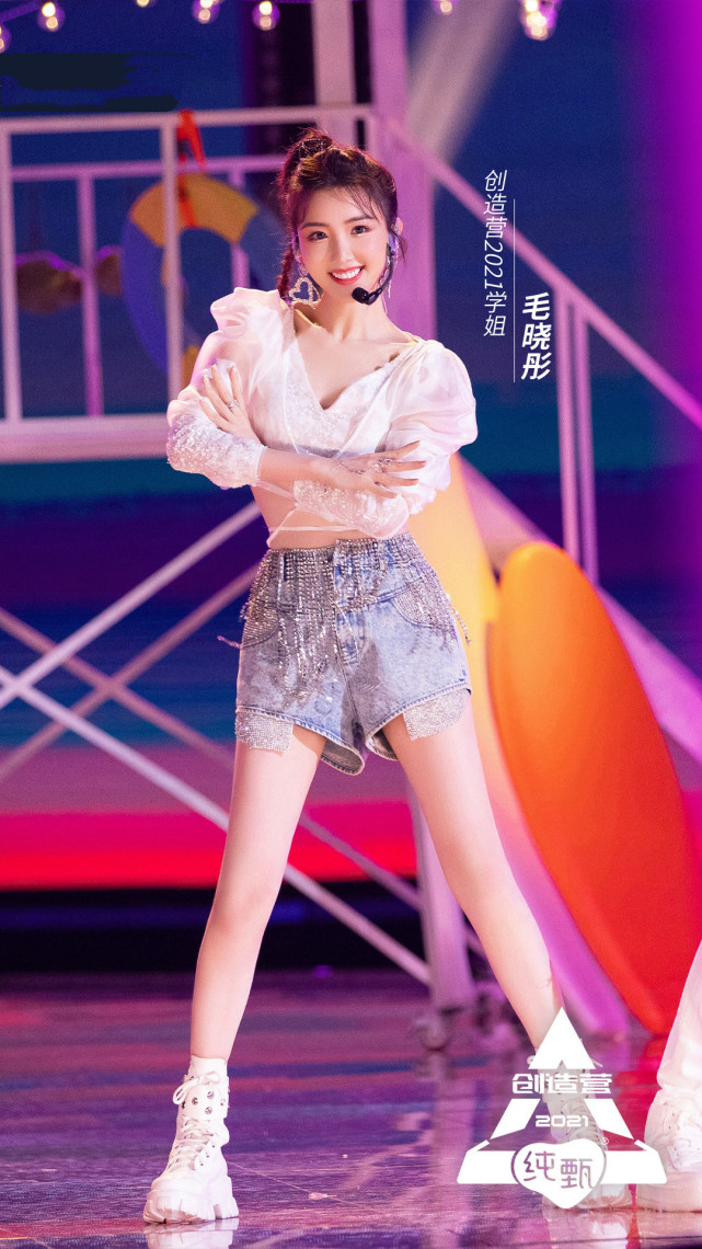 创造营2021三公毛晓彤造型曝光一处小心机秒变蚂蚁腰
