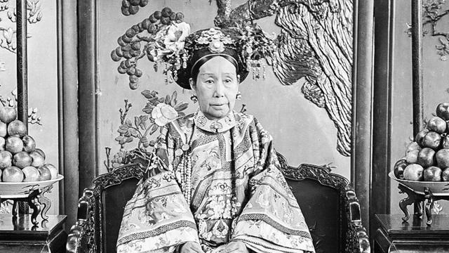 美国档案馆,珍藏慈禧70岁真实"老照片",原来老佛爷真容长这样