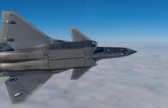 央视曝光歼20最新照龙勃透镜突然消失了开启战斗模式