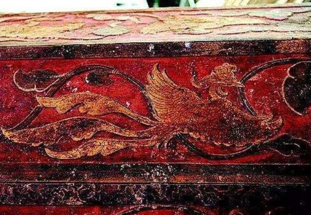 内蒙古发现血红棺材开棺揭开女尸面纱后专家大呼赶紧跑