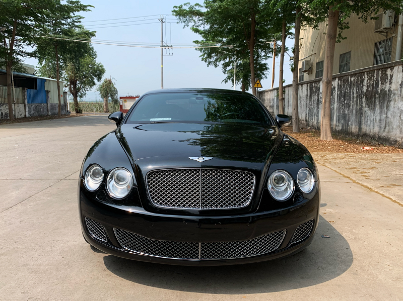 小伙花30万从广东买辆宾利欧陆自知不能上路坦言放大院里看着也开心