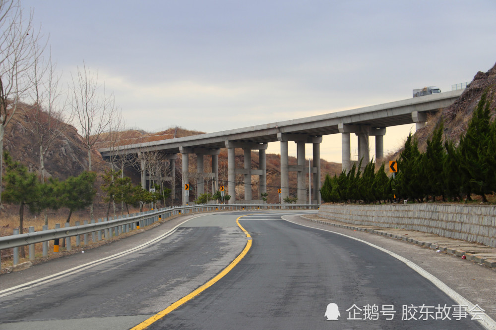 看圖文萊高速上的一座地標海陽郭城鎮的昌水河大橋