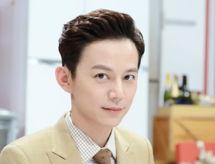 逆生长 的4位明星 谭松韵30岁高中生不算啥 他36岁还演小孩 腾讯新闻