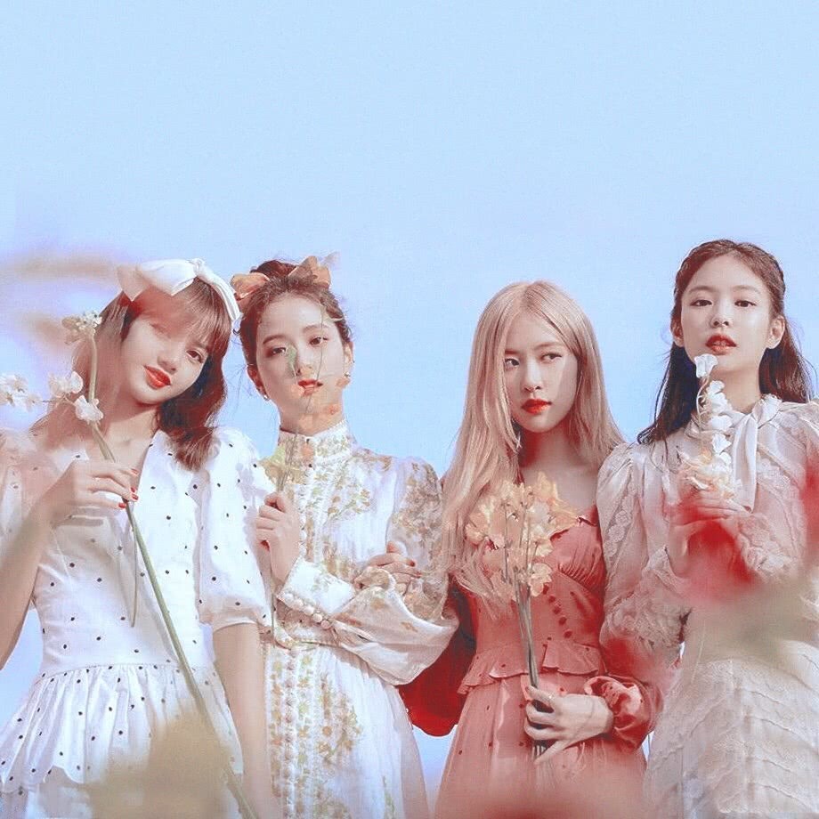 同样是晒春日游照,blackpink成员风格相差较大,还有一点相同!