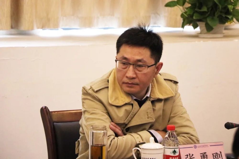 张勇刚在总结讲话中对本学期党委理论中心组学习做出了部署安排,并就