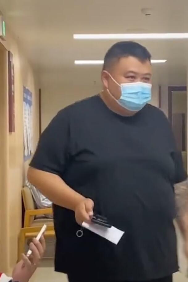 相声演员孙越现身医院网友调侃可能是要做减肥手术