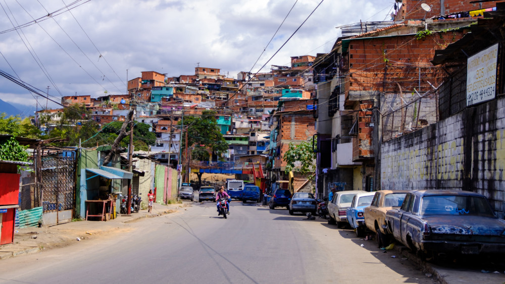 这个国家就是委内瑞拉,它位于南美洲的北部地区,这里有着十分丰富的