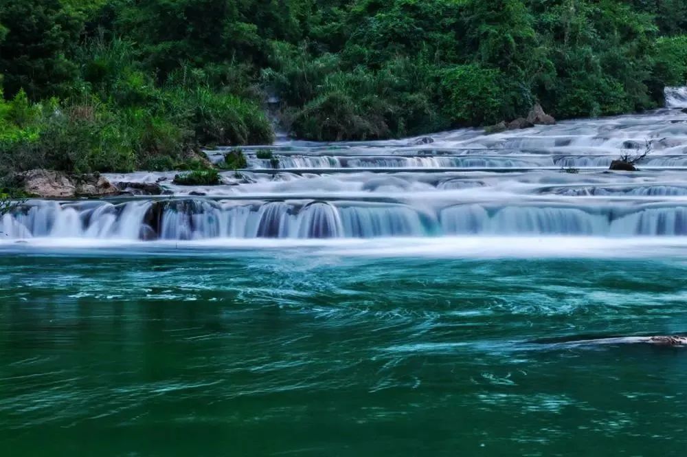 有呦呦鹿鸣公园——鹿鸣谷,有国家3a级旅游景区月岛湖度假山庄和国家