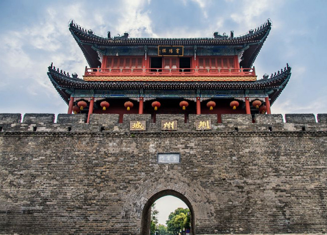 历史名城荆州,斥资15亿建造一座关公文化园,美景让人流连忘返