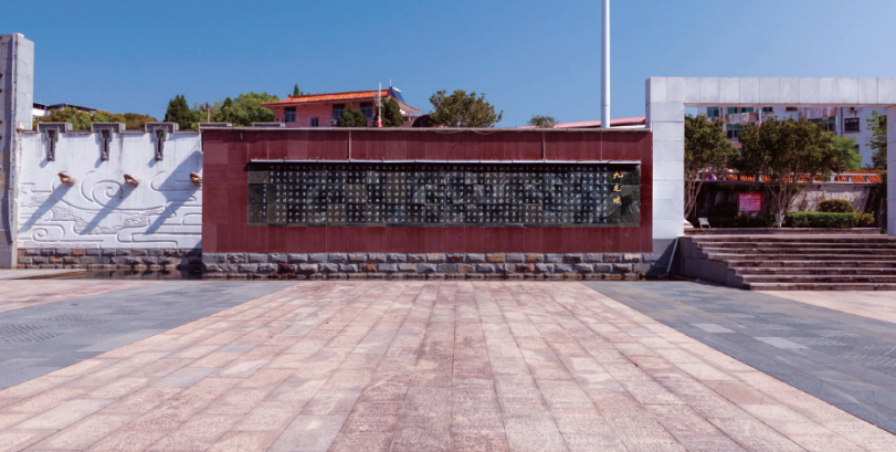 先漫步九龙广场,在九龙柱,九龙赋,历史文化墙中,探寻闽人之源和清流