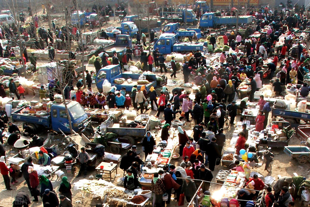 加上自己十分喜爱厨师这个行业,便在临沂平邑县农村的大集上炒菜