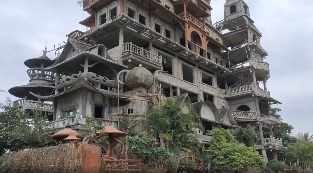 牛广西一农民耗资上1000万建一栋怪楼如今变网红景点