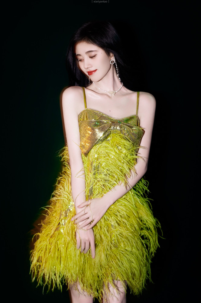 鞠婧祎创4造型,绿色吊带仙女裙真是绝了啊!