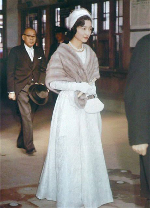日本平民皇后美智子:被婆婆折磨了41年,她对儿媳妇雅子好吗?