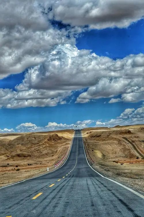 拍出的照片绝对是大片,这是一条被旅行者们形容为"堪比美国66号公路"