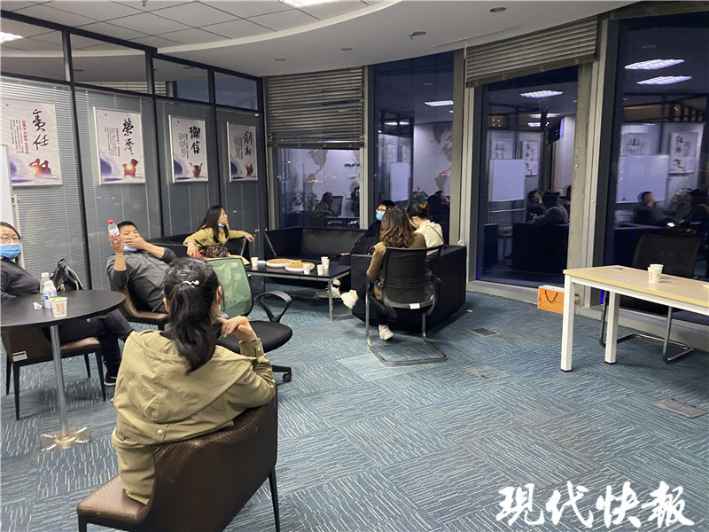 大城小屋拖欠租金装修逾期南京多名业主维权