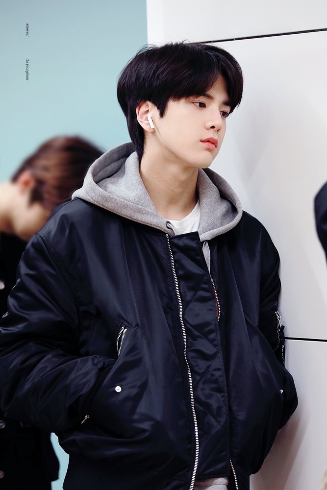 金泳勋壁纸|安利一个顶级冷门神颜(40张精选)_腾讯新闻