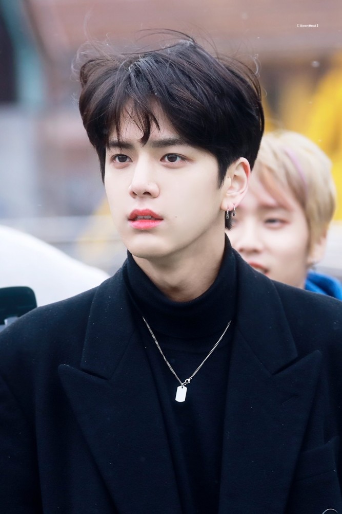 金泳勋壁纸|安利一个顶级冷门神颜(40张精选)_腾讯新闻