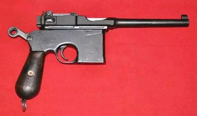 杨靖宇经常携带7支手枪(有的是由警卫员帮助携带),一支大镜面匣子