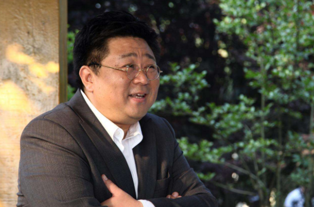 胖子梁冠华曾出演神探狄仁杰走红娶了女导演如今婚姻幸福