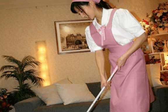 保姆照顾父亲三年父亲去世后儿子给她袋地瓜干保姆打开后傻了