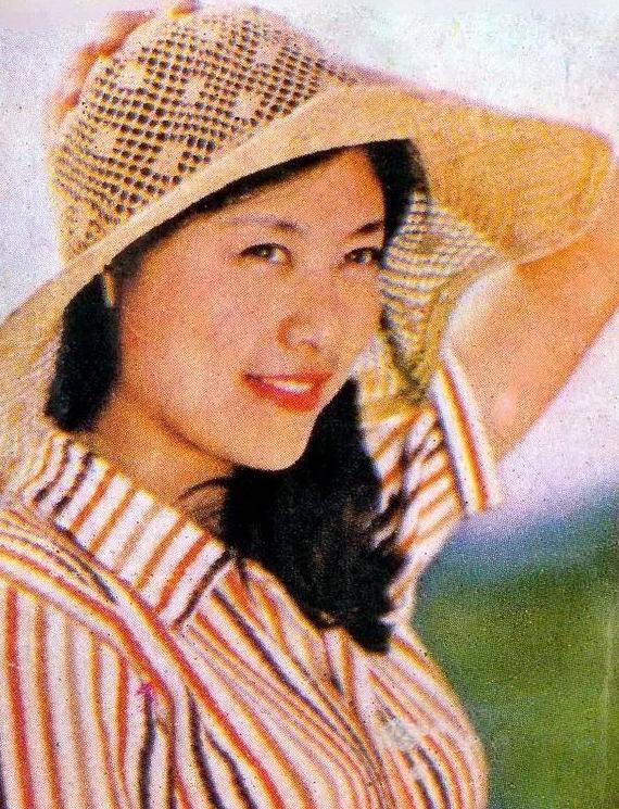 15岁中戏落榜搬砖岳红生娃5月遭离婚40岁患癌曾切5分之4胃