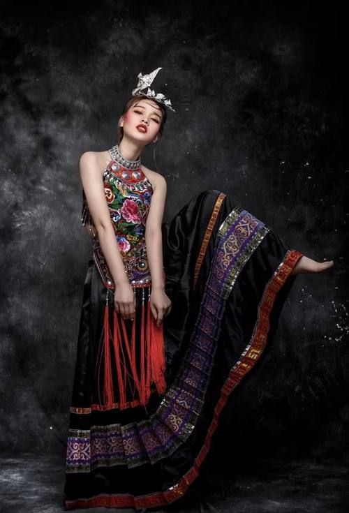 碰壮三月三跃进山水里的民族风情走秀有何不一样