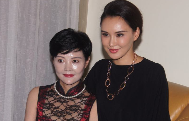 但是正在她事业的发展高峰期,一段感情让马晓晴备受打击.