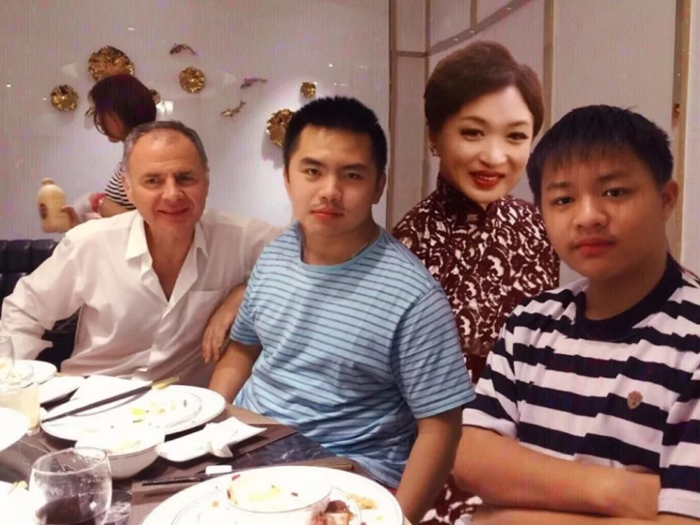 37针不打麻药变性后左腿瘫痪的金星为何对自己如此狠心