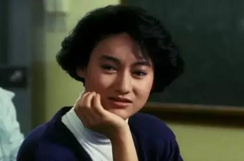 惠英红以最端正的心态,重新开始了自己的演艺生涯,并且成为了tvb"黄金