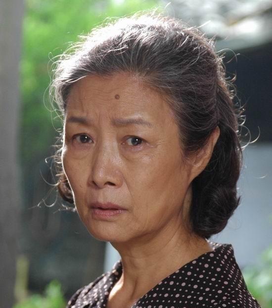 65岁老戏骨奚美娟戏里戏外皆为狠人丈夫娶小7岁娇妻好淡定